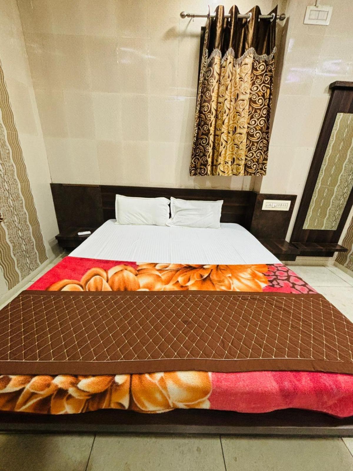 Hotel Shree Nath - 200 Meters From Dwarkadhish Temple Exterior photo