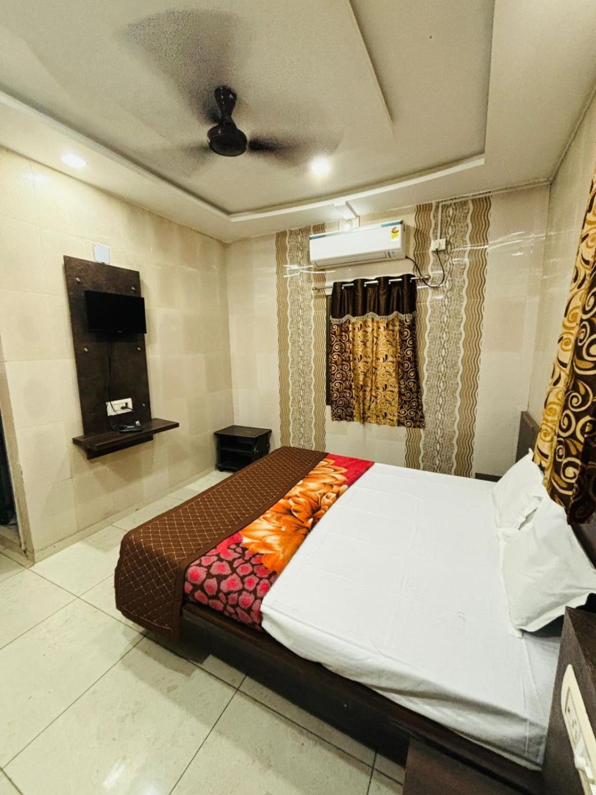 Hotel Shree Nath - 200 Meters From Dwarkadhish Temple Exterior photo