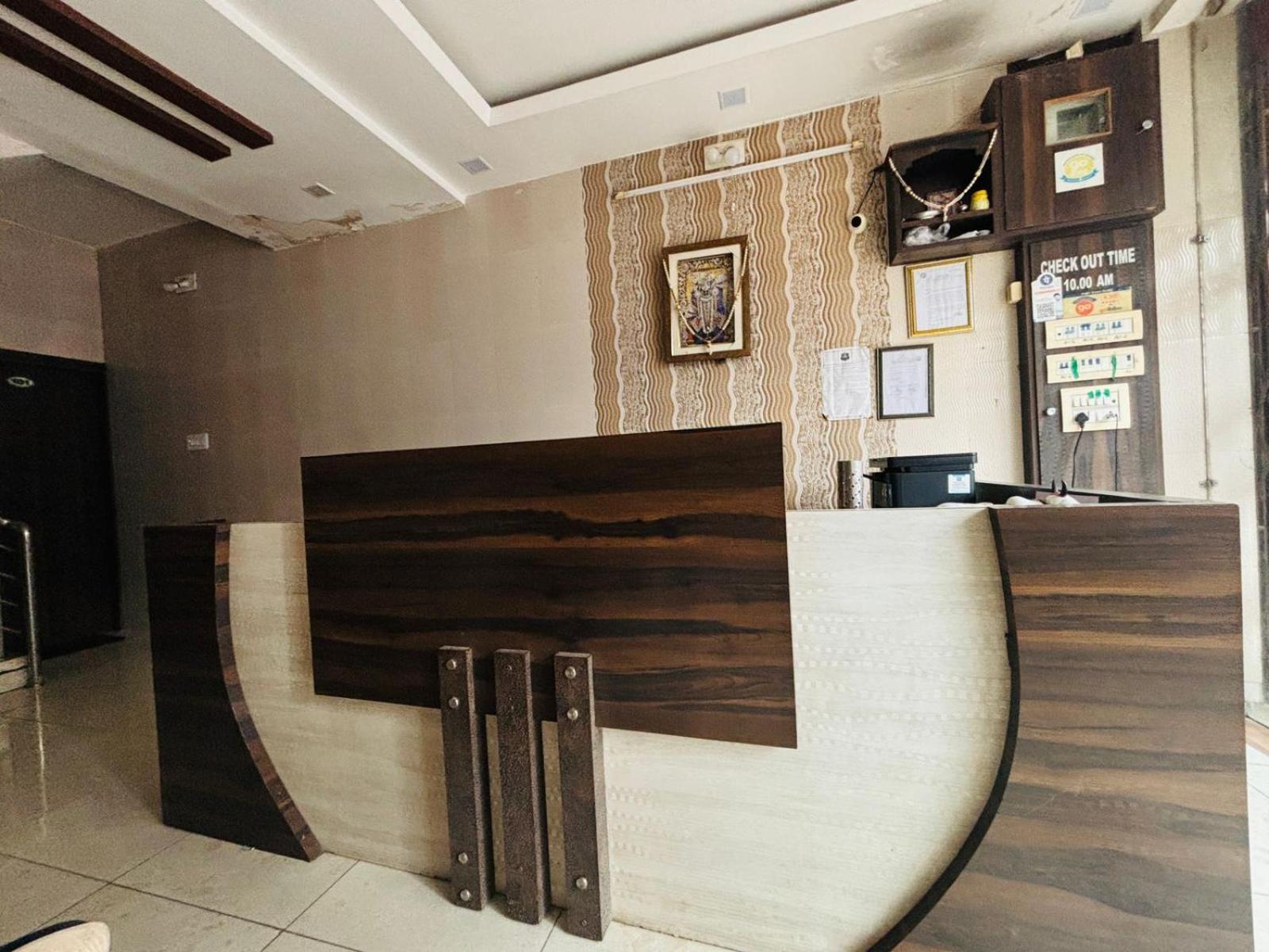 Hotel Shree Nath - 200 Meters From Dwarkadhish Temple Exterior photo